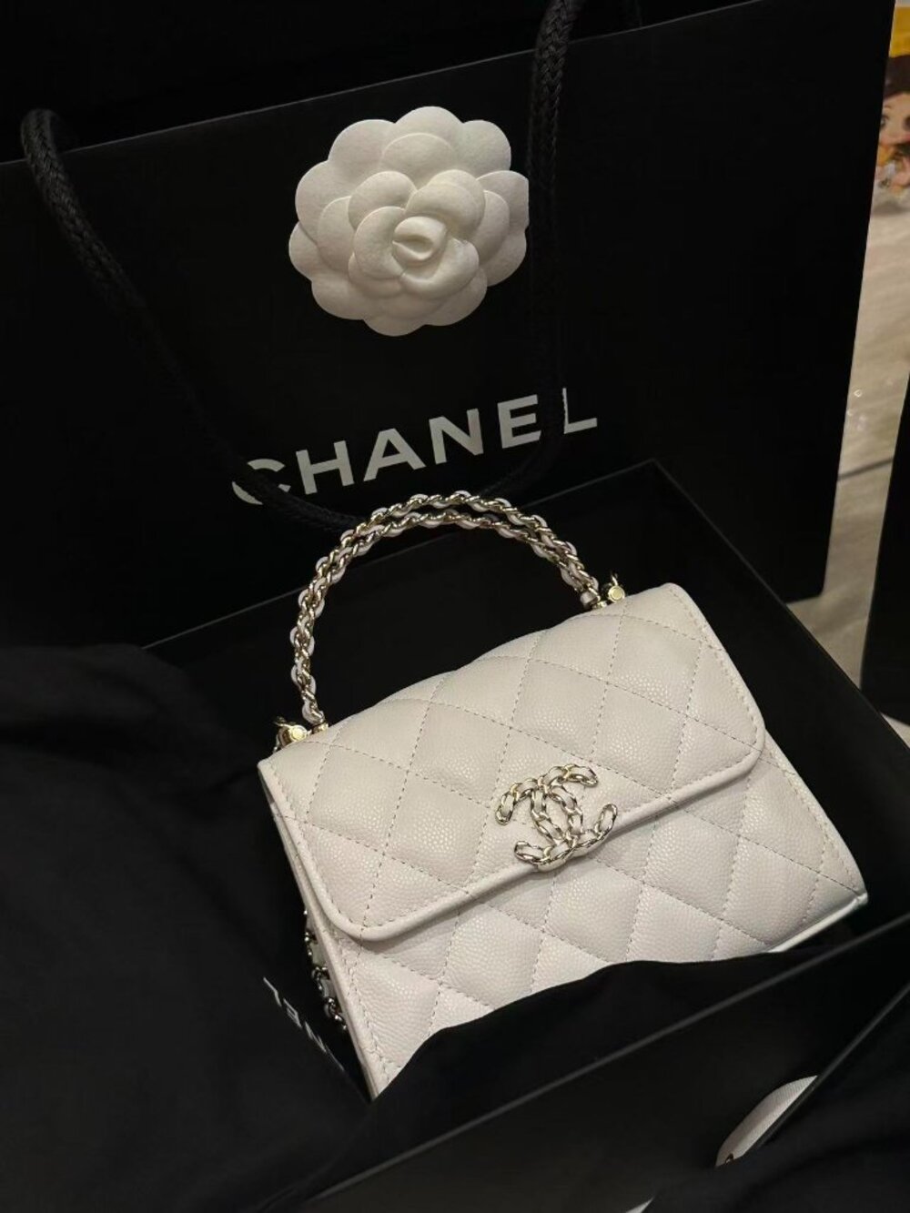 Classic CHANEL Bag: A Stylish and Versatile Choice for Elegance